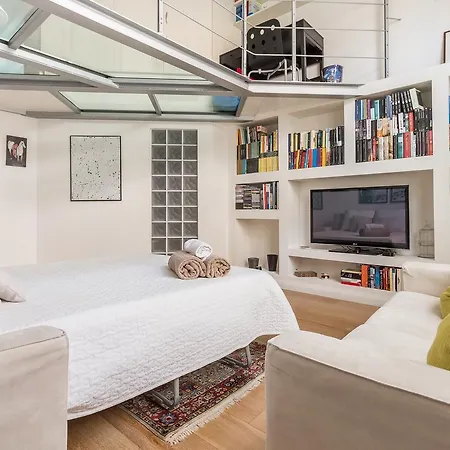 Alessia's Flat- Porta Romana M3 * 米兰